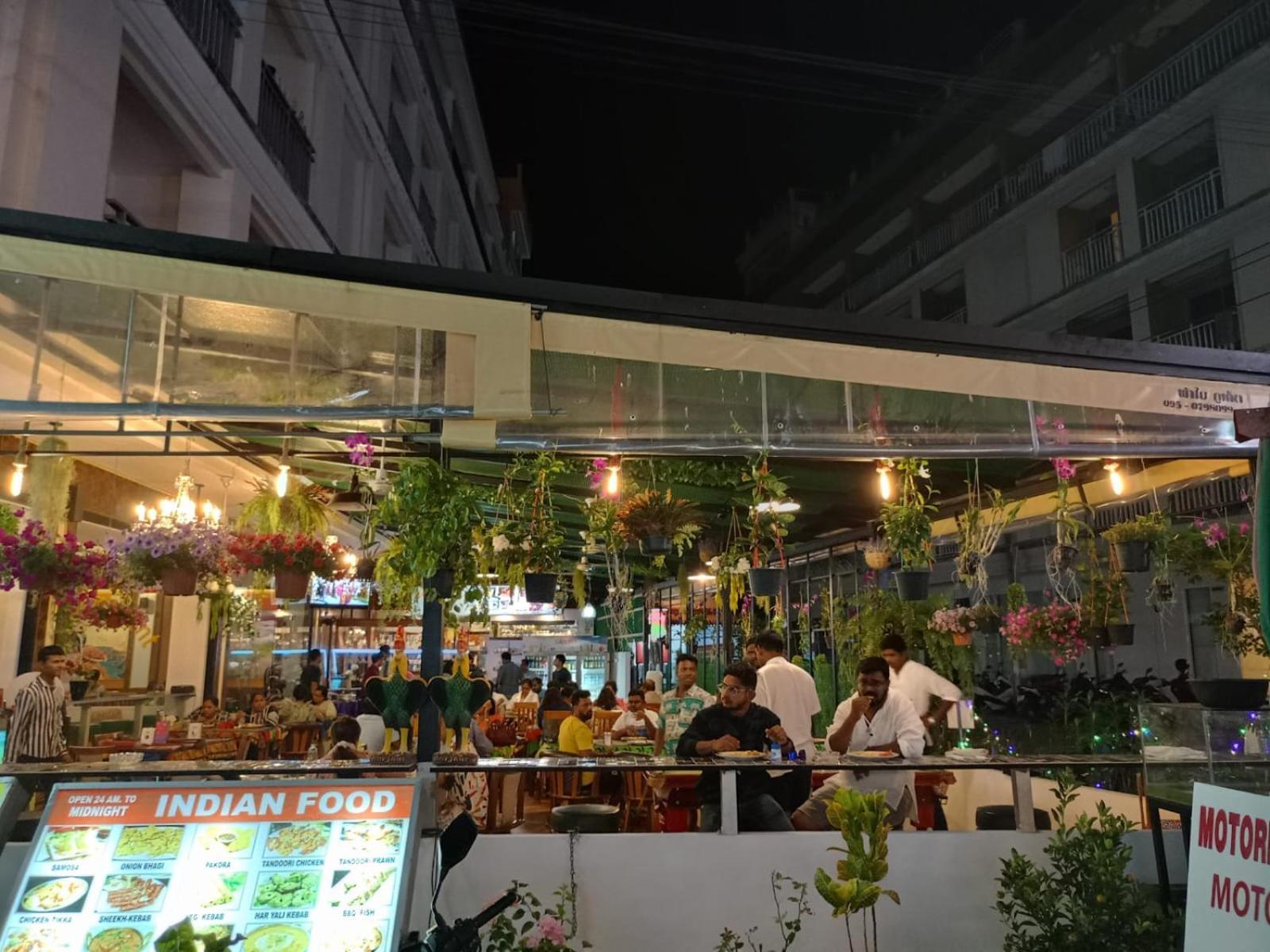 Garden Phuket Hotel Patong Bagian luar foto