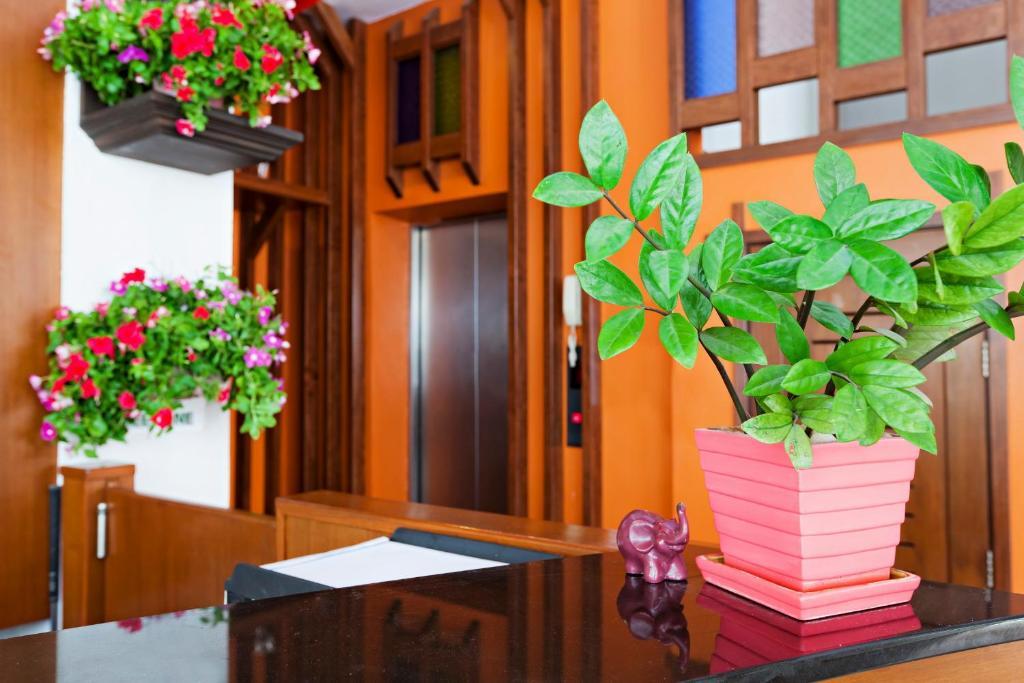 Garden Phuket Hotel Patong Bagian luar foto