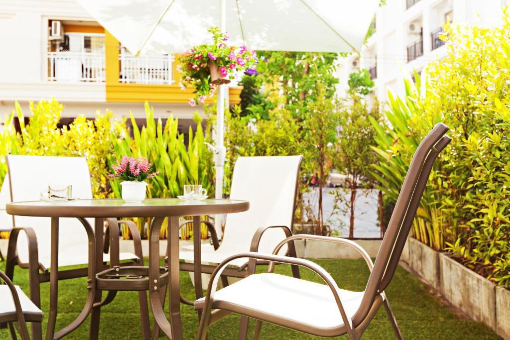 Garden Phuket Hotel Patong Bagian luar foto