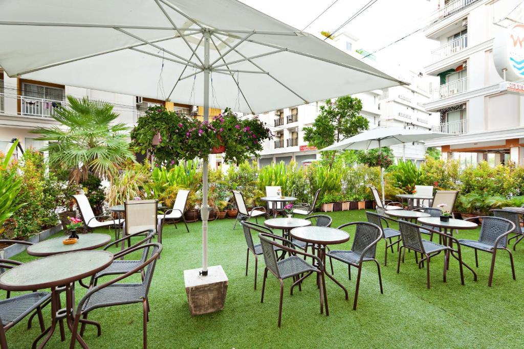 Garden Phuket Hotel Patong Bagian luar foto