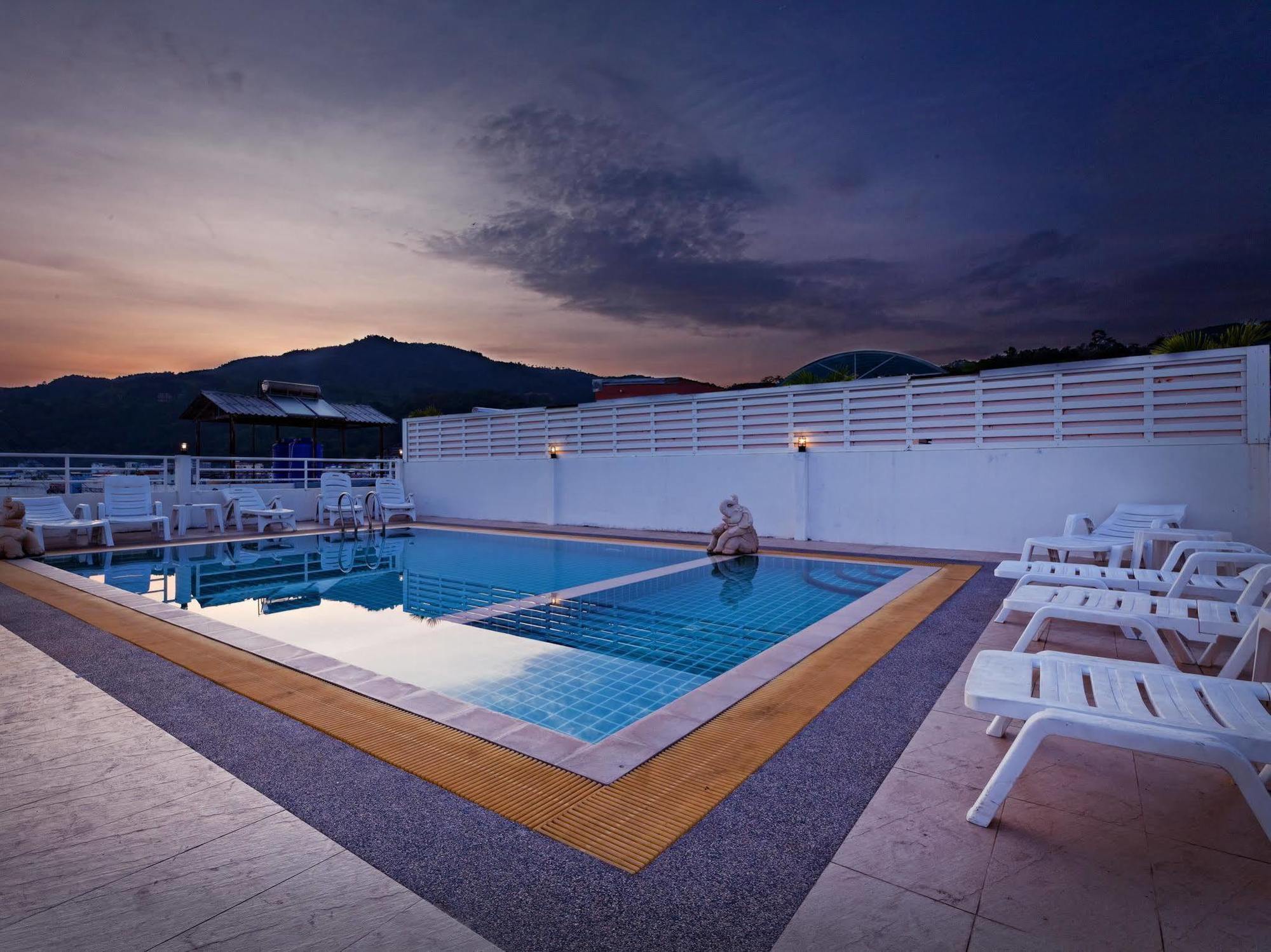 Garden Phuket Hotel Patong Bagian luar foto