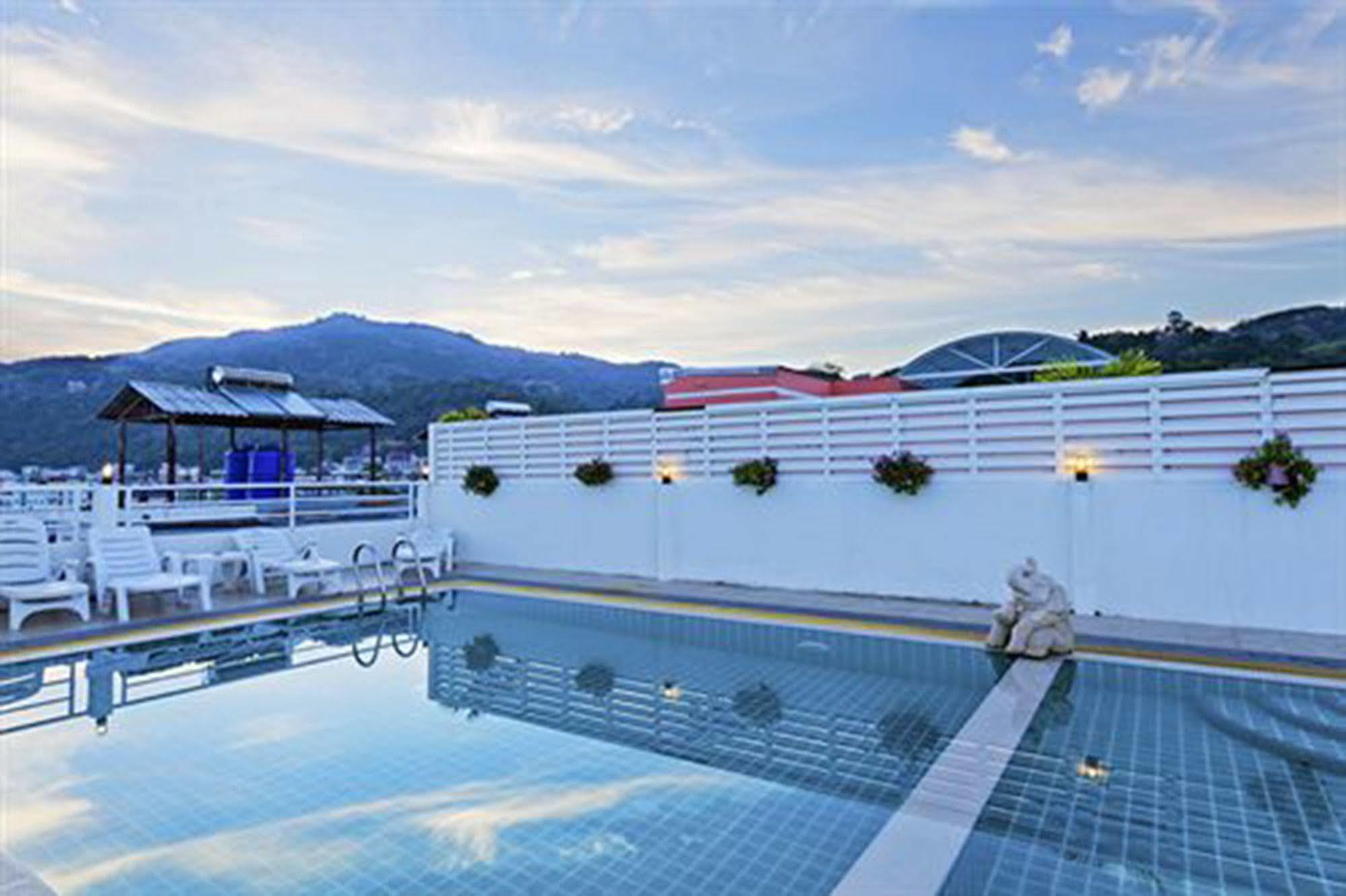 Garden Phuket Hotel Patong Bagian luar foto