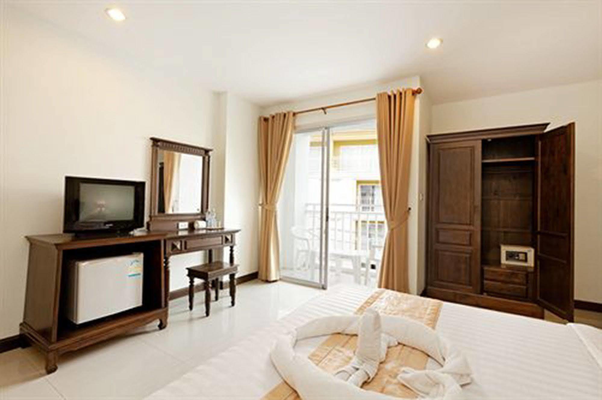 Garden Phuket Hotel Patong Bagian luar foto